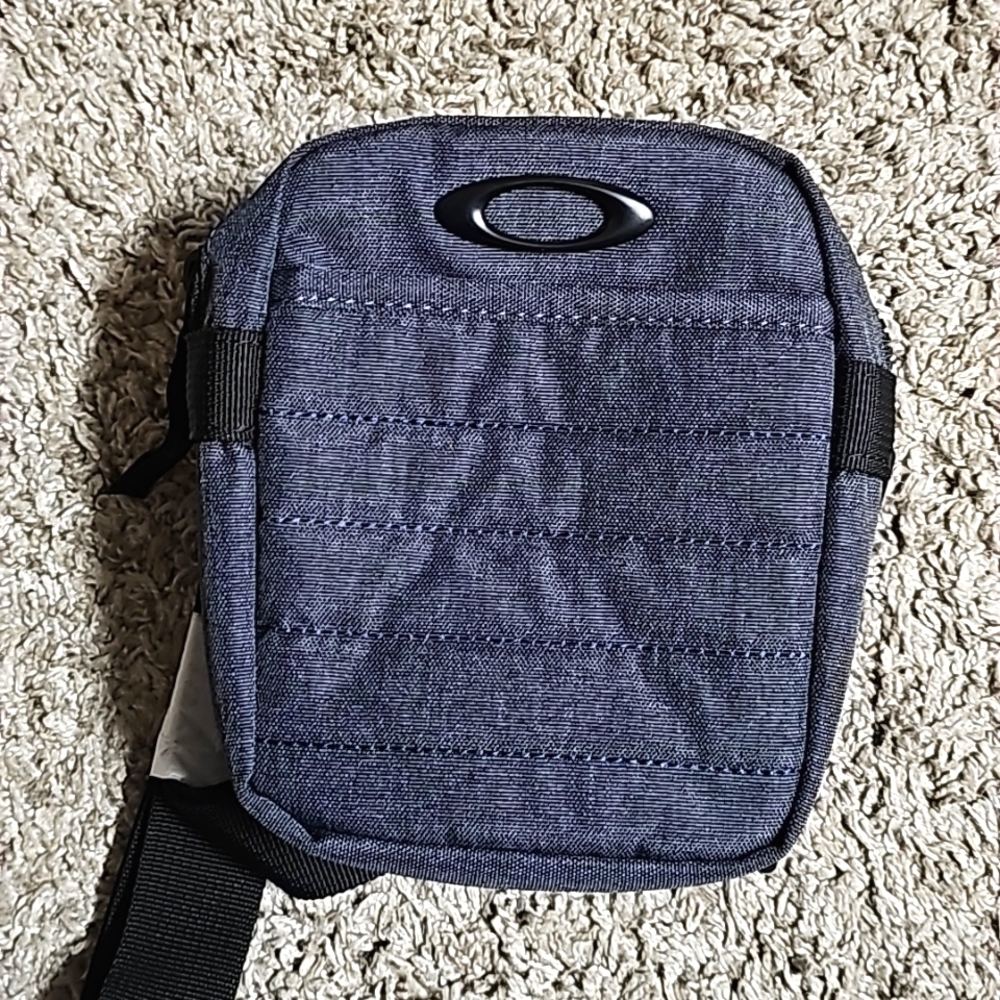 OAKLEY Shoulder Bag‼️